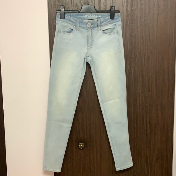 American Eagle Light Wash Jean - Picture 1 of 3